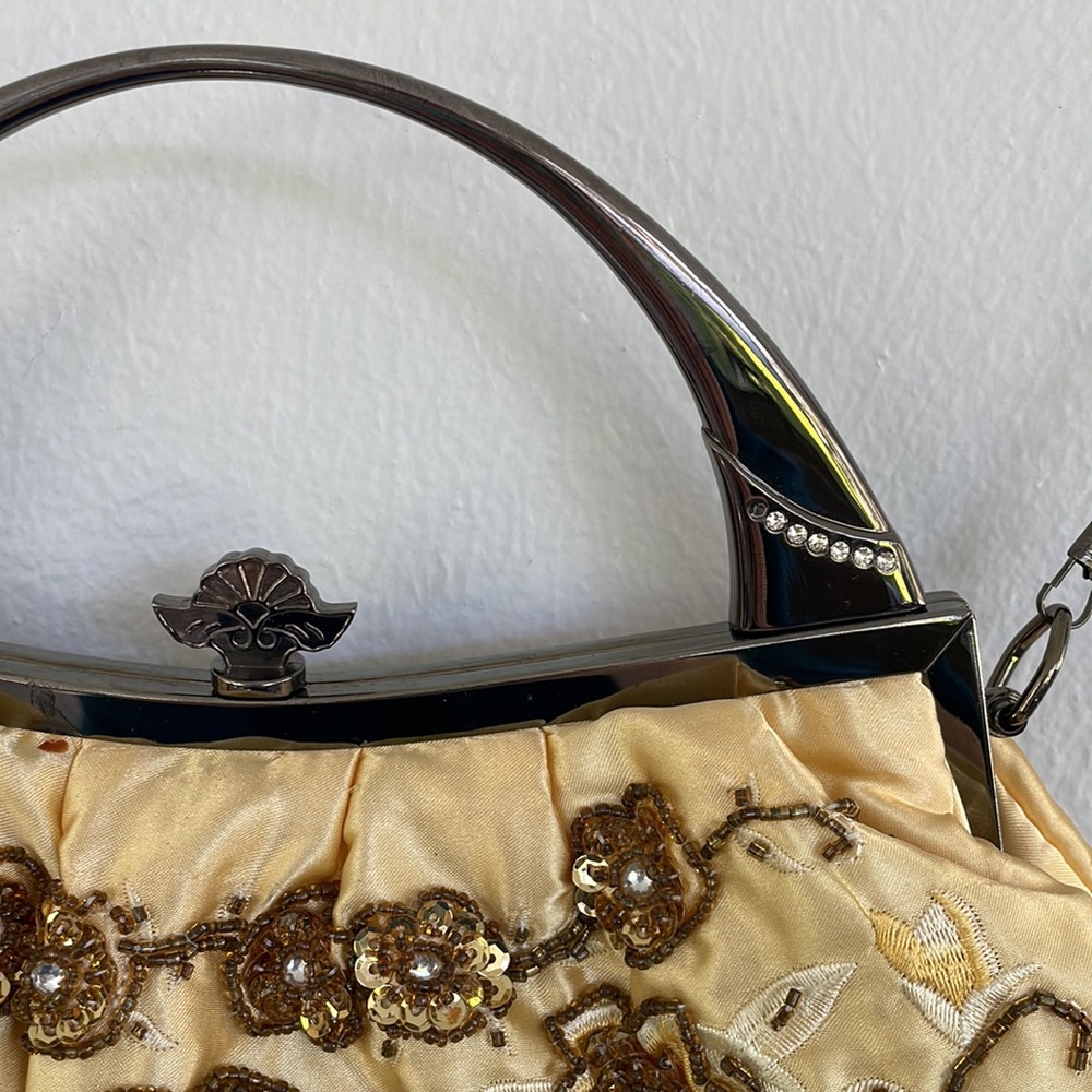 Vintage gold satin embroidered beaded floral chain strap crossbody bag - Picture 5 of 15